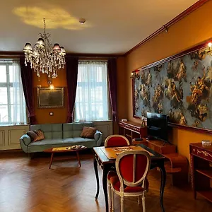le-papillon-de-boheme.praguehotelsweb.com/
