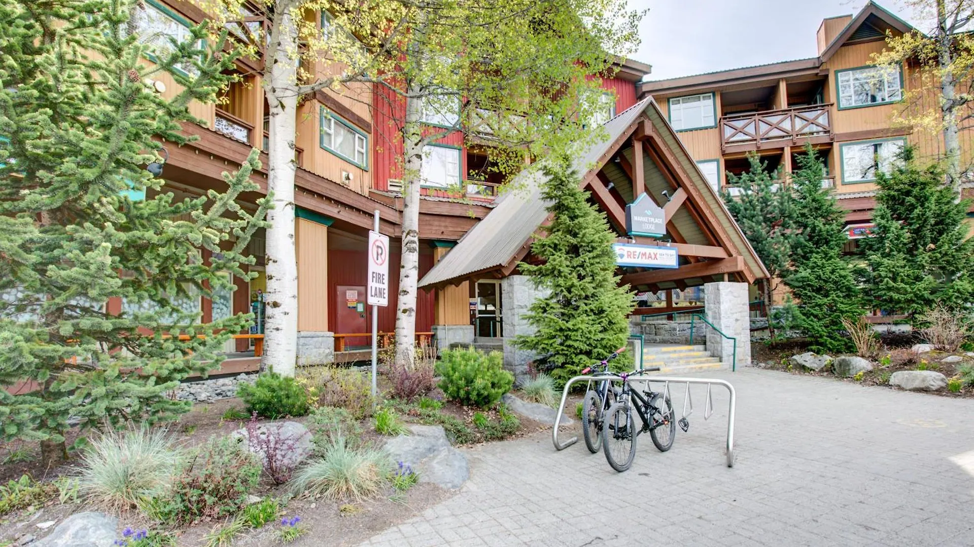 Marketplace Lodge Whistler 0*,